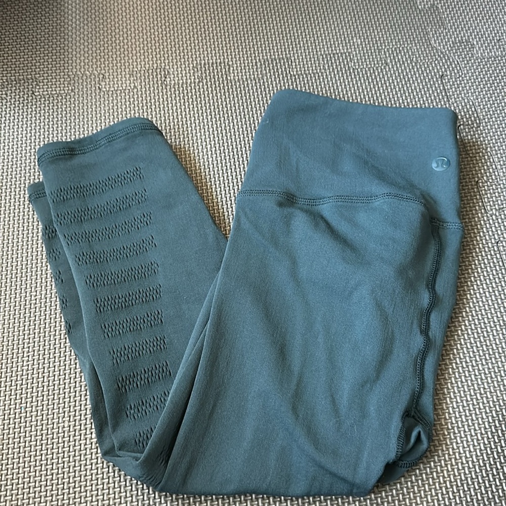 Lululemon women capris leggings size S
